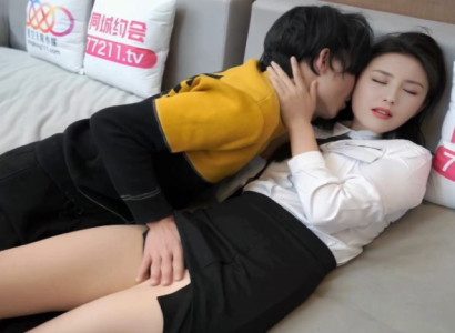 Trễ tàu về nhà, cậu thanh niên sung sướng được cô bạn thân thỏa mãn cả đêm